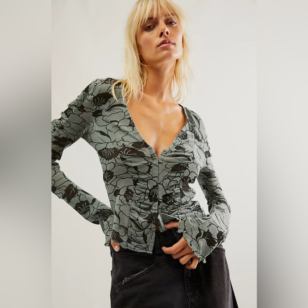 FREE PEOPLE THROUGH THE MEADOW TOP